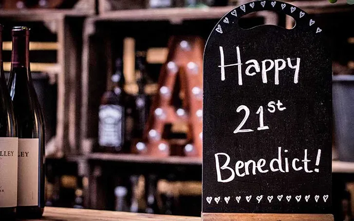 A chalk board with 'Happy 21st Birthday Benedict' written on it