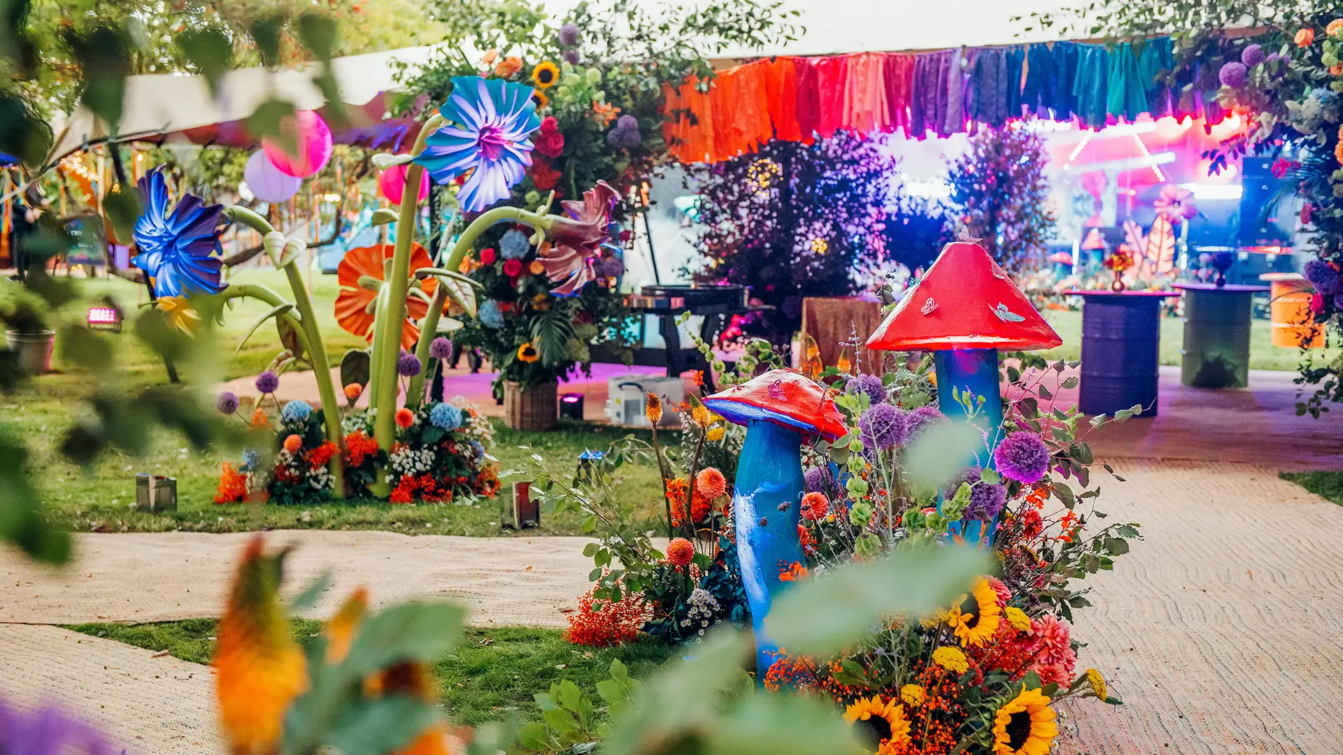 Event set Boomtown theme