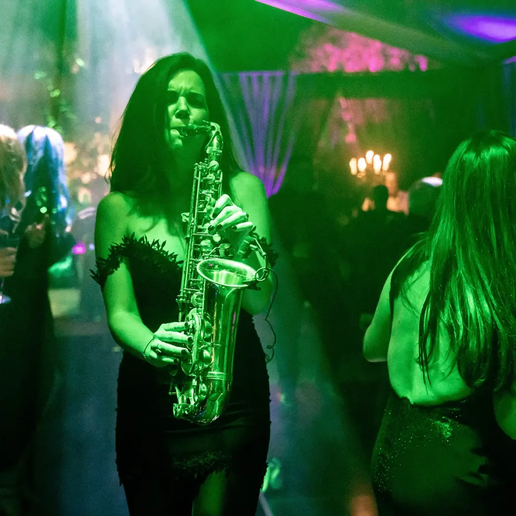 Roaming saxophonist