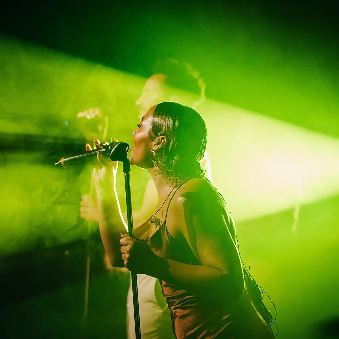 Green lighting on singers face